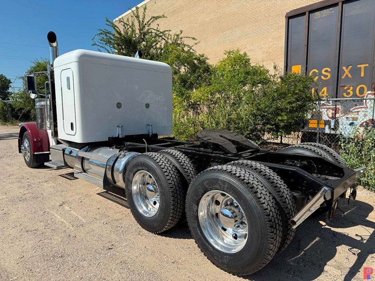 2014-peterbilt-389-image-4