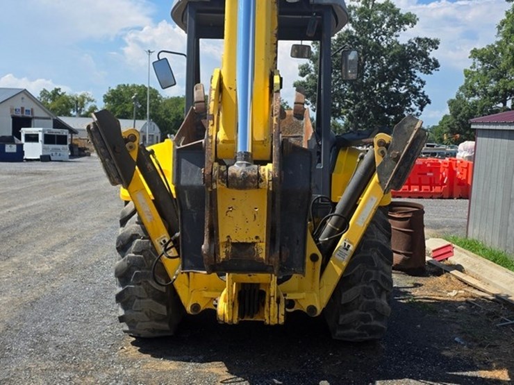 2011-new-holland-b95b-image-21