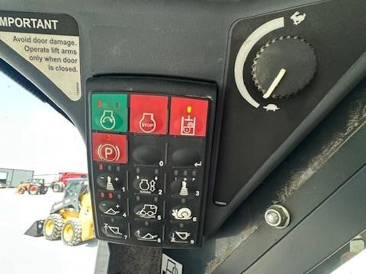 2015-deere-320e-image-27