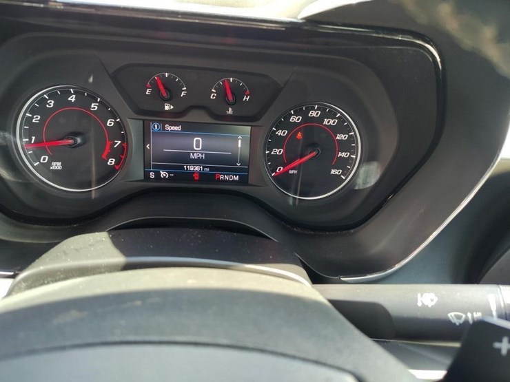 2019-chevrolet-camaro-runs/moves-lt-image-6