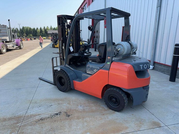 2014-toyota-sfgu25-forklift-image-4