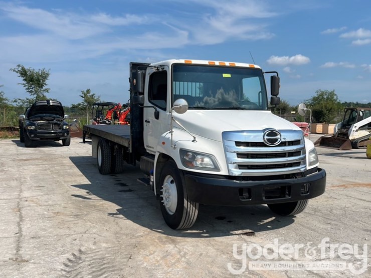 2015-hino-268-image-7