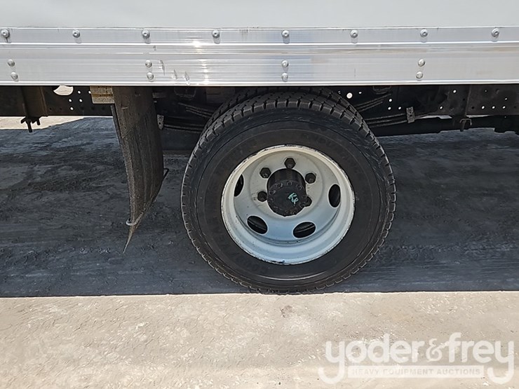 2019-hino-195-image-9