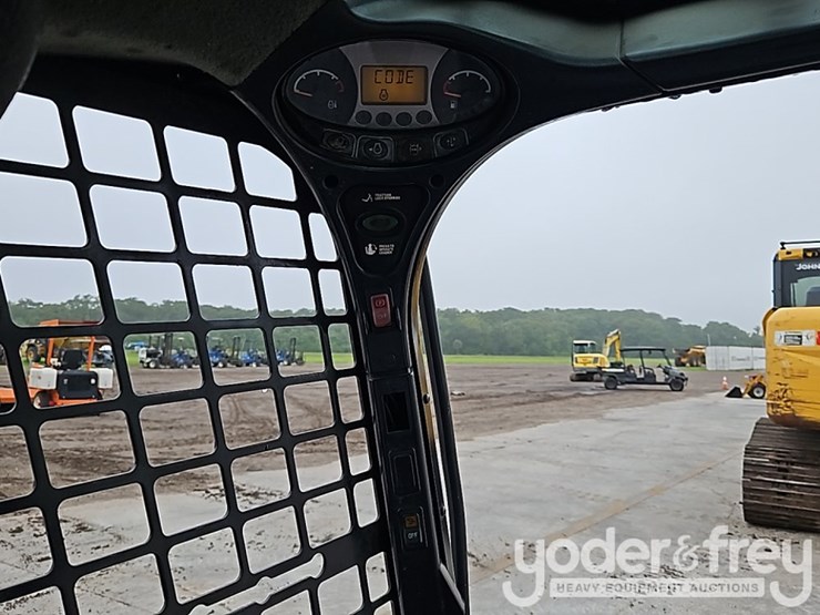 2020-bobcat-t595-image-24