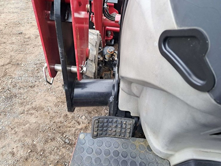 2022-mahindra-max25xlh-4wd-tractor-image-17