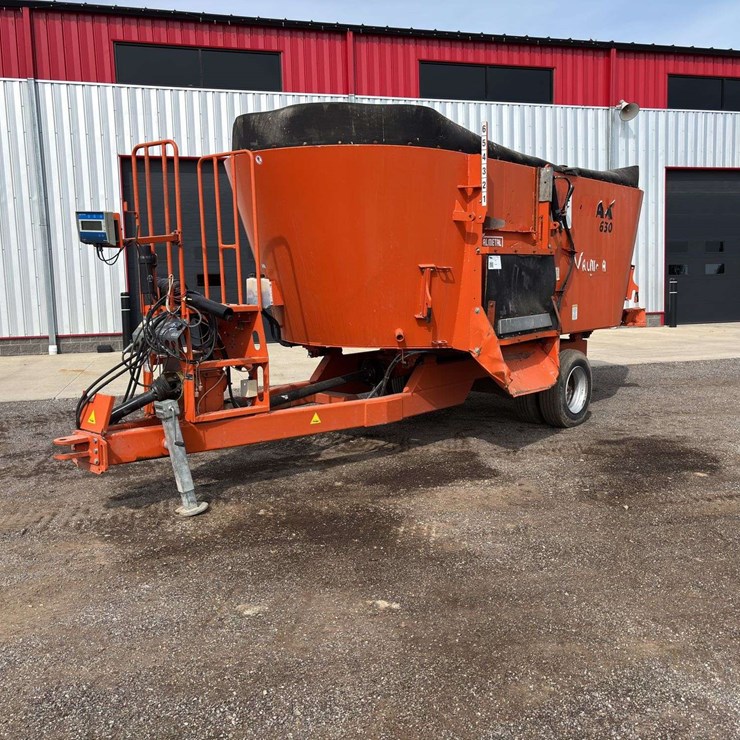 Val Metal B-Max 630 Cattle Feed Mixer
