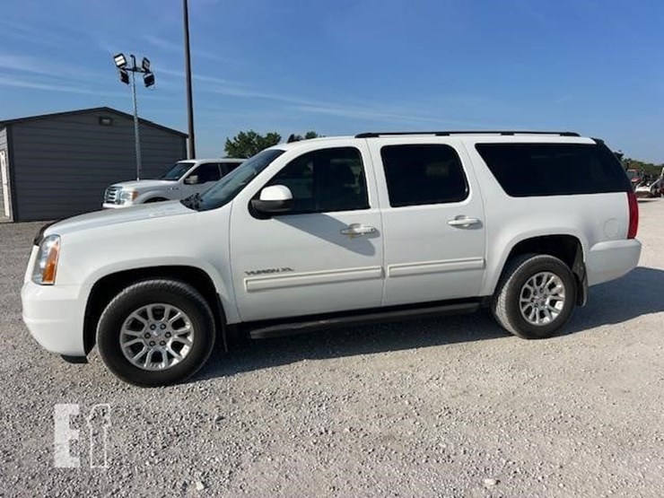 2011-gmc-yukon-xl-image-2