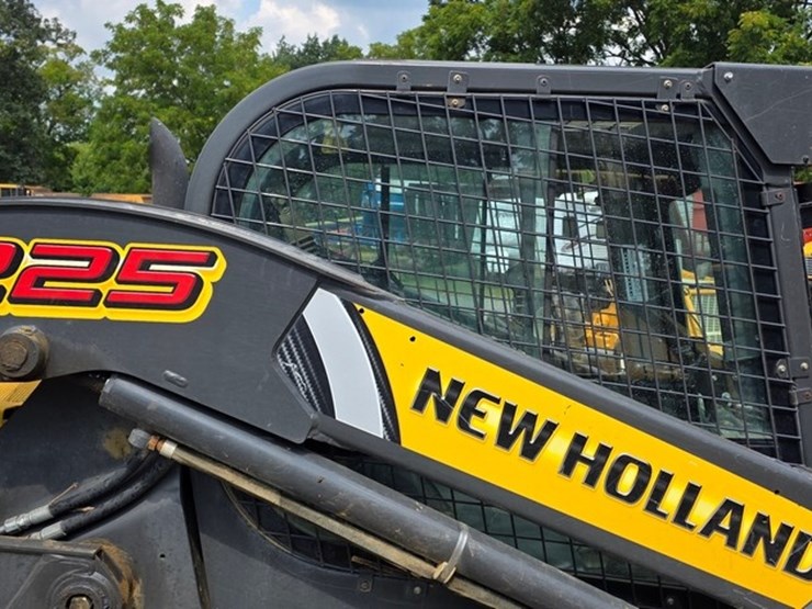 new-holland-l225-image-13