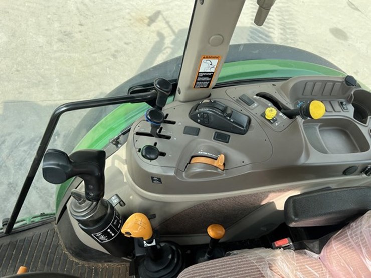2012-john-deere-5115m-image-22