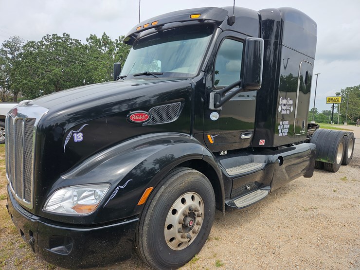 2018-peterbilt-579-image-1
