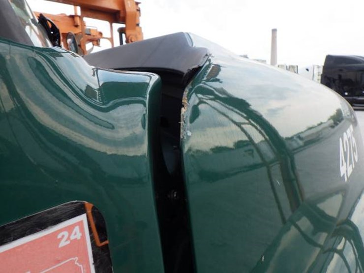 2020-freightliner-114sd-image-5