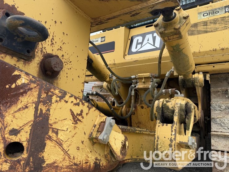 2005-caterpillar-d8t-image-16