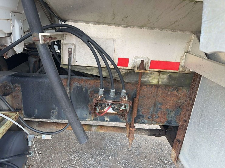 freightliner-fl70-image-21