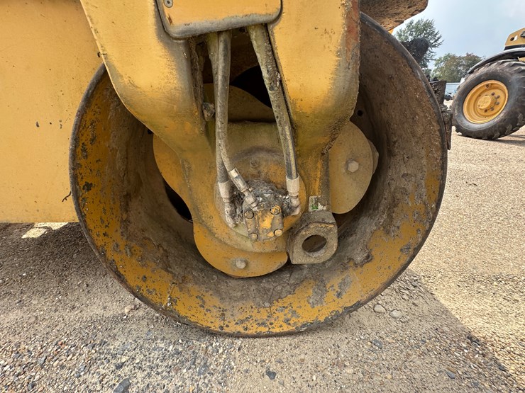 caterpillar-cb34xw-image-19