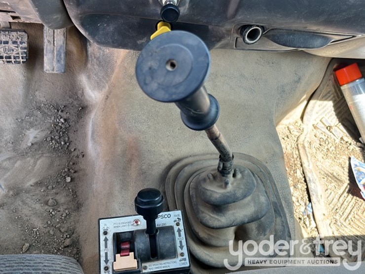 2000-ford-f750-image-30