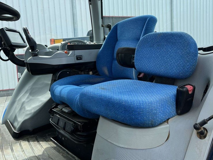 2012-new-holland-t8.300-image-19