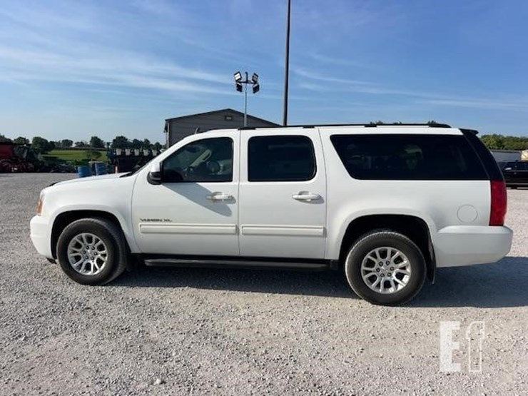 2011-gmc-yukon-xl-image-3