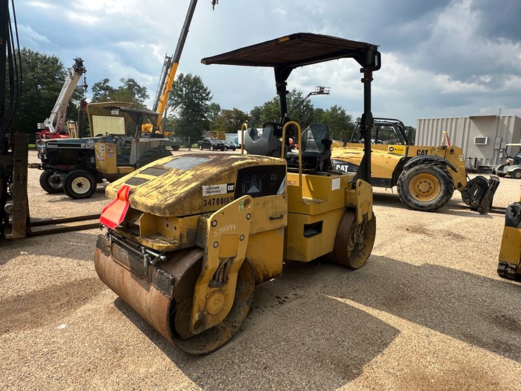 caterpillar-cb34xw-image-1