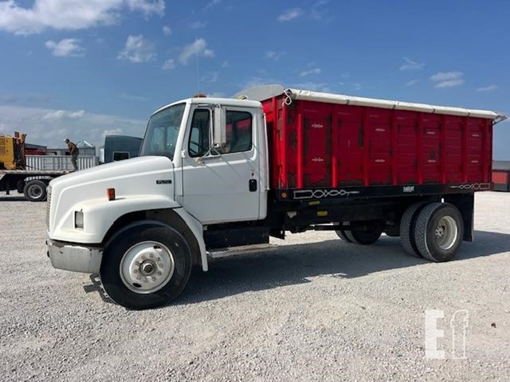 2003-freightliner-fl70-image-2