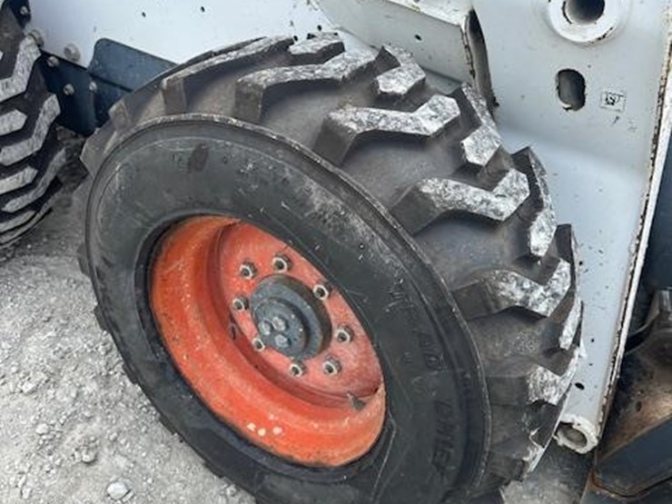 2010-bobcat-s650-image-12