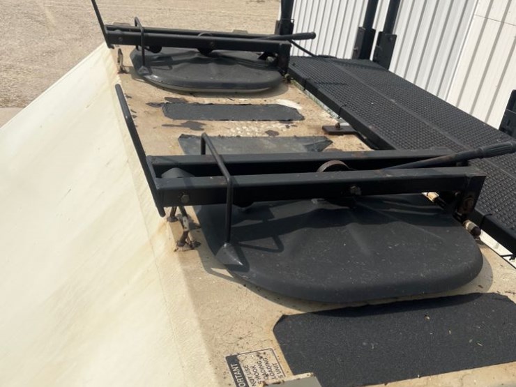 2005-bourgault-5200-image-21