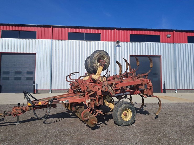 krauss-4500-15-shank-chisel-plow-image-1