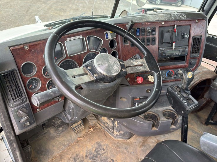 2009-mack-cxu-(pinnacle)-flatbed-truck-image-22