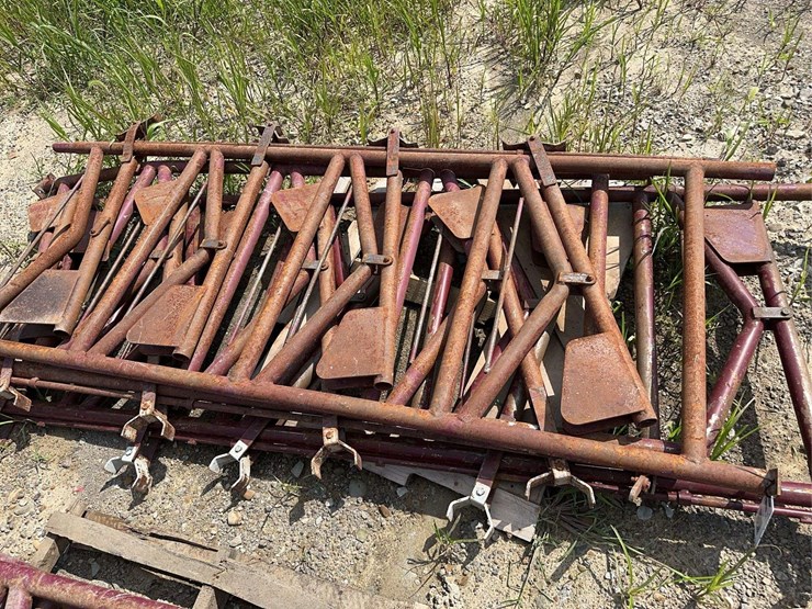 pallet-of-(3)-cattle-headlocks-image-4