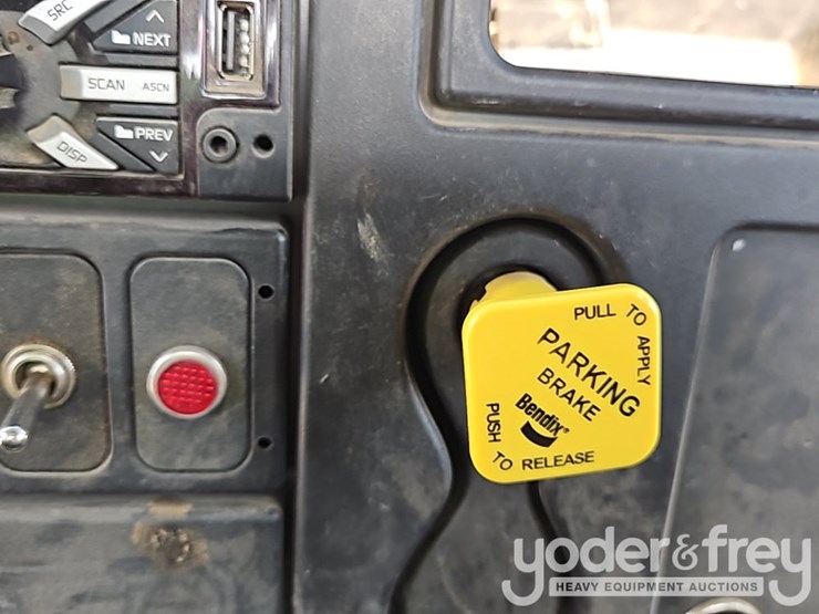 2016-international-durastar-4300-image-56