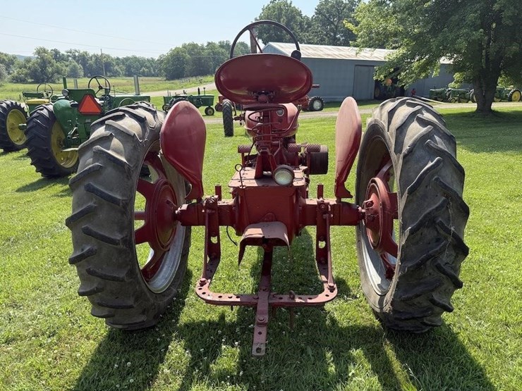 farmall-h-tractor-image-5