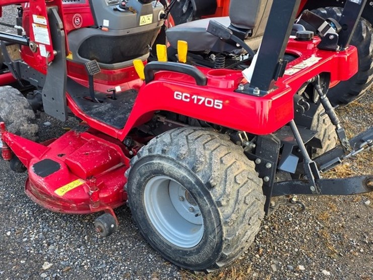 2017-massey-ferguson-gc1705-image-12