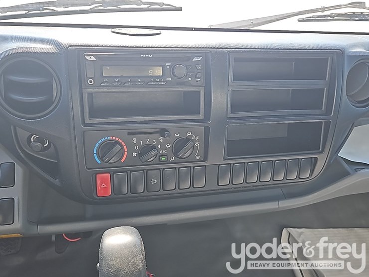 2019-hino-195-image-25