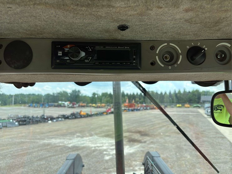 massey-ferguson-4225-image-26