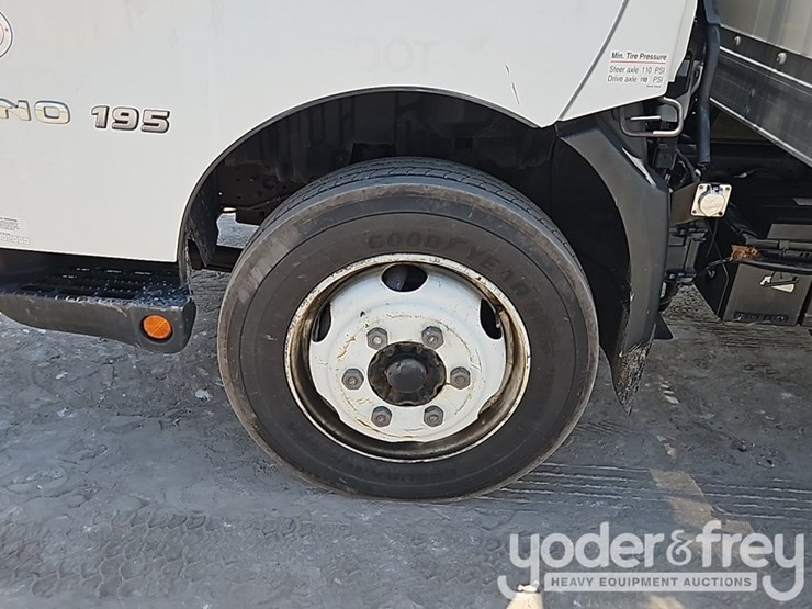 2019-hino-195-image-14