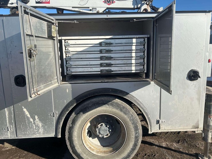 2012-peterbilt-337-image-16