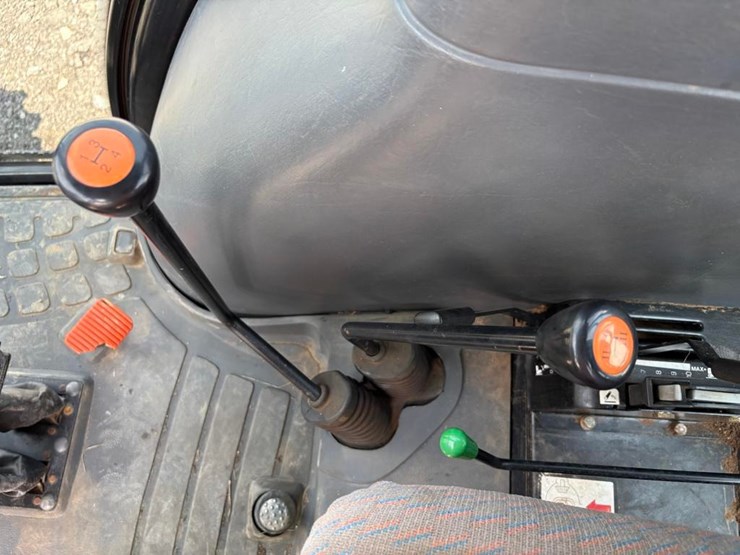 2006-new-holland-td95d-image-28