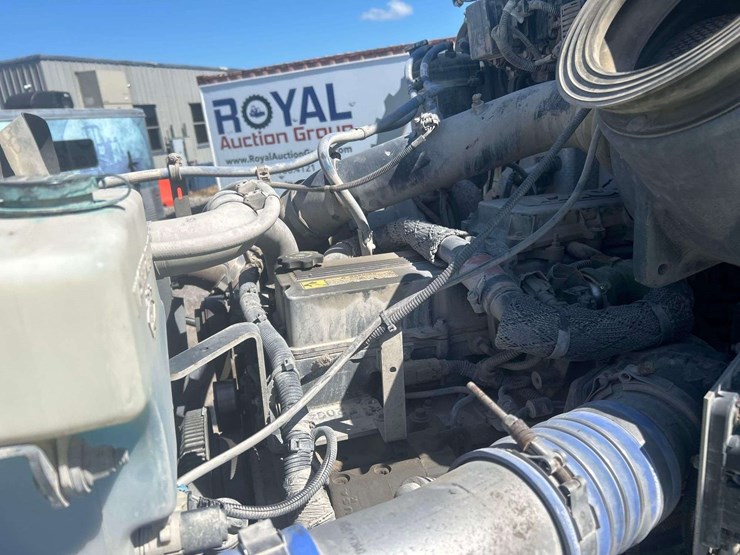 2015-peterbilt-348-image-21