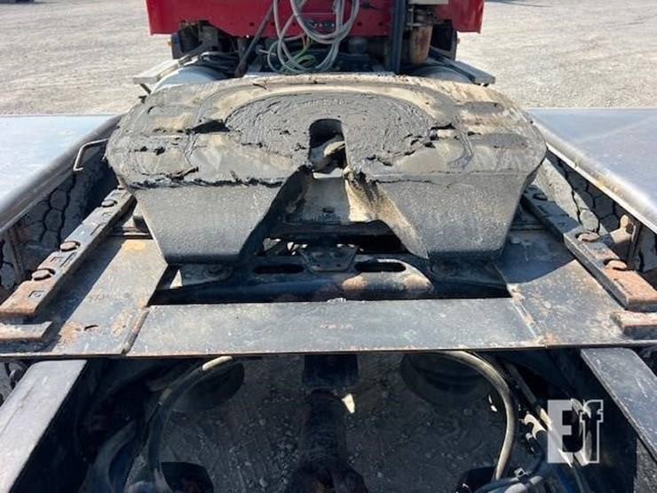 2006-freightliner-columbia-120-image-29