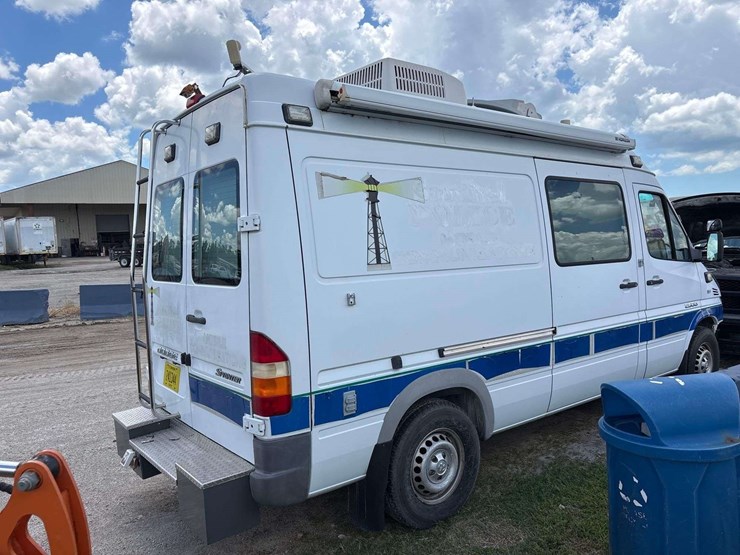 2006-dodge-sprinter-2500-image-3