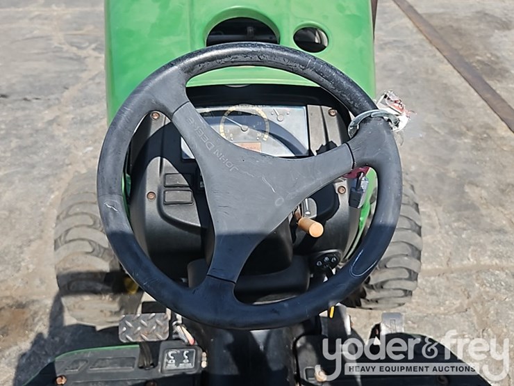 2014-john-deere-3032e-image-26