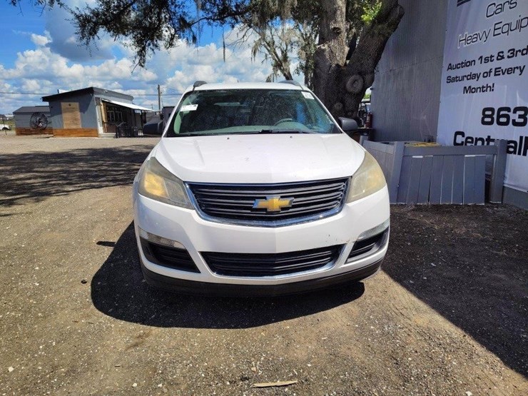2016-chevrolet-traverse-ls-image-2