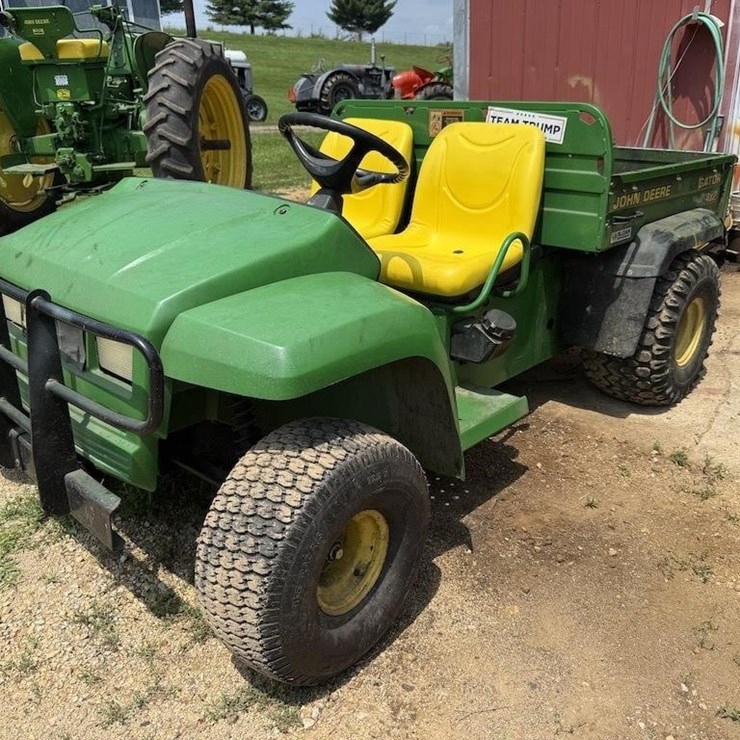 JOHN DEERE GATOR