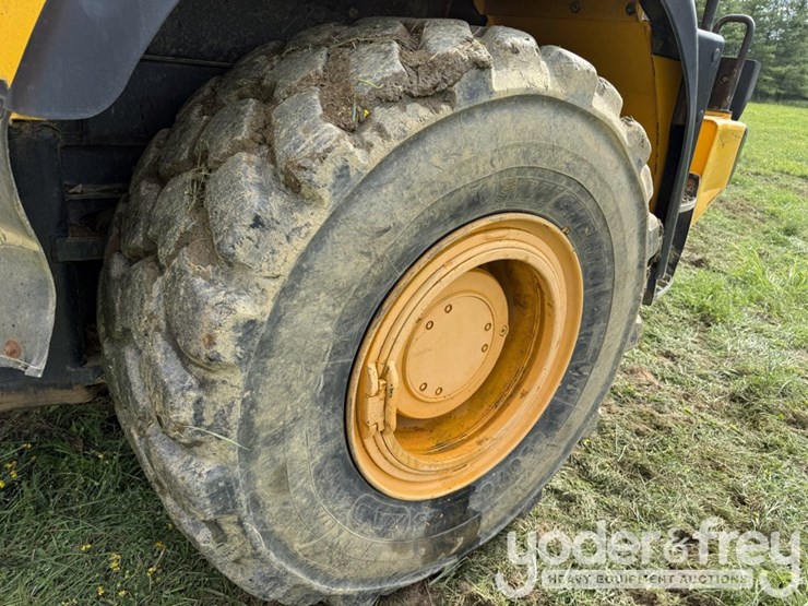 2005-jcb-718-image-10