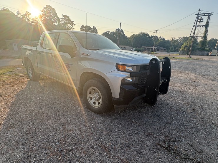 2020-chevrolet-silverado-1500-image-2
