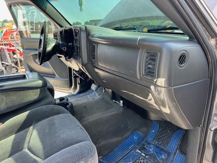 2006-chevrolet-silverado-2500hd-image-26