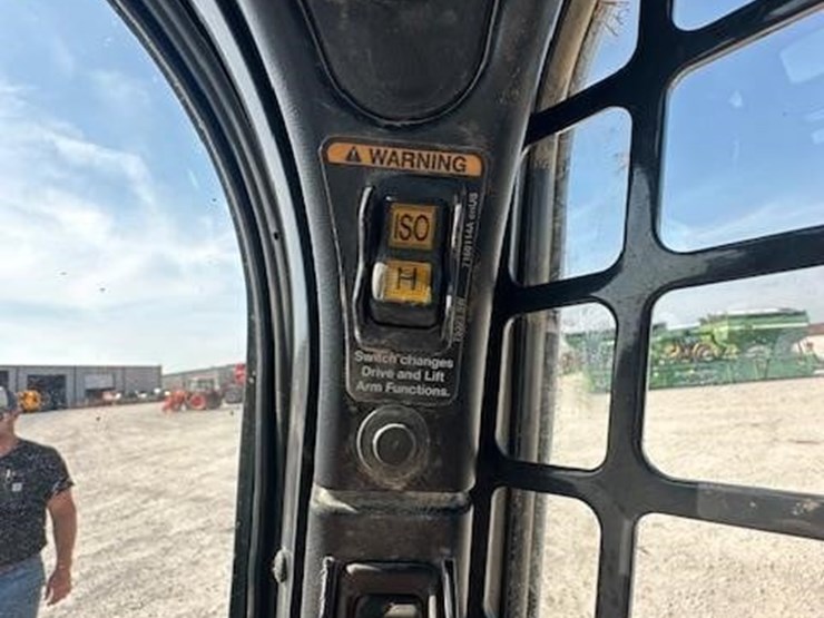 2021-bobcat-t770-image-24
