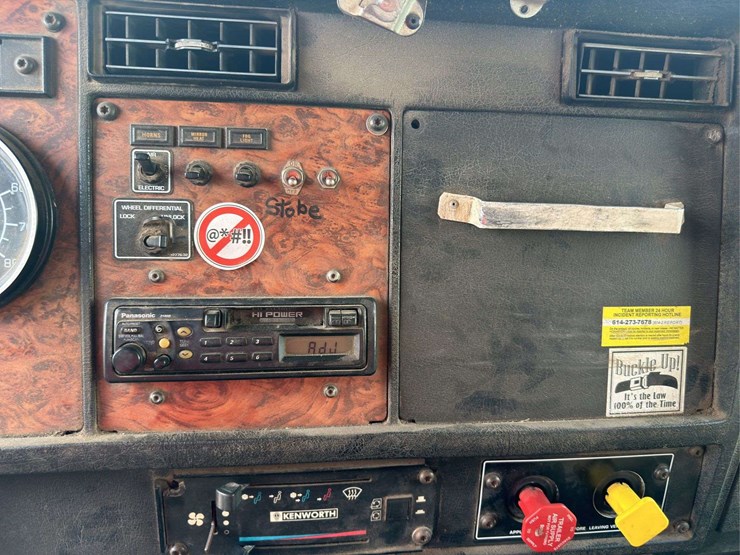 1999-kenworth-t300-image-39
