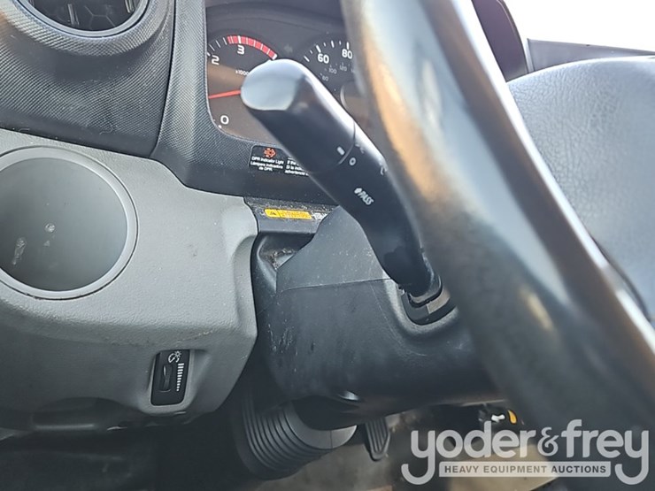 2019-hino-195-image-34