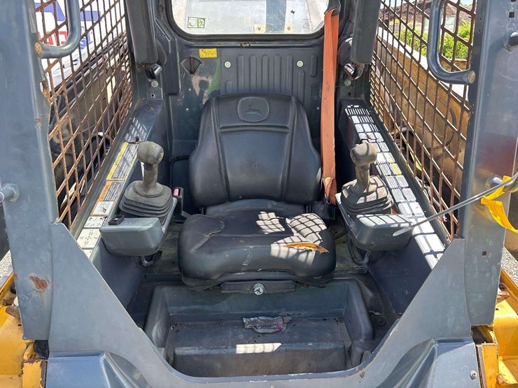deere-331g-image-10
