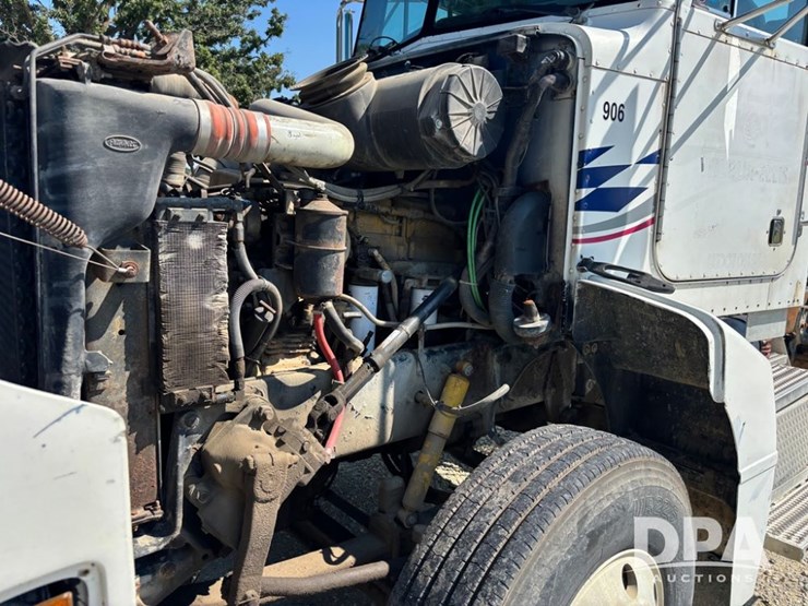1999-peterbilt-385-image-32